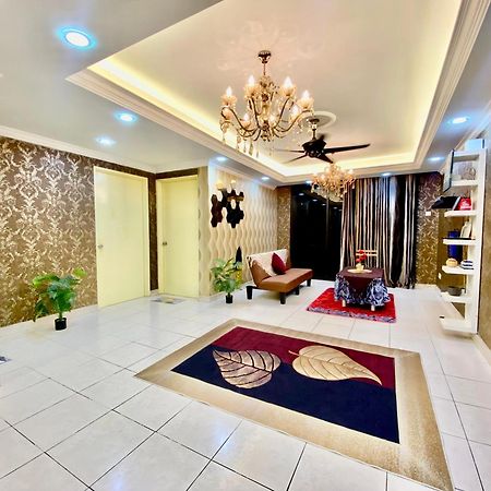 Putravilla Condominium Lovely & Spacious With Public Pool Kampong Kerdas Exterior foto