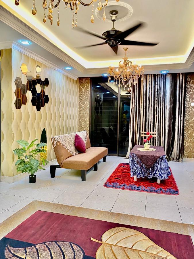 Putravilla Condominium Lovely & Spacious With Public Pool Kampong Kerdas Exterior foto