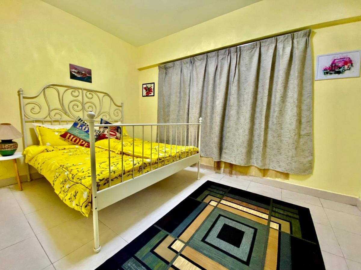 Putravilla Condominium Lovely & Spacious With Public Pool Kampong Kerdas Exterior foto